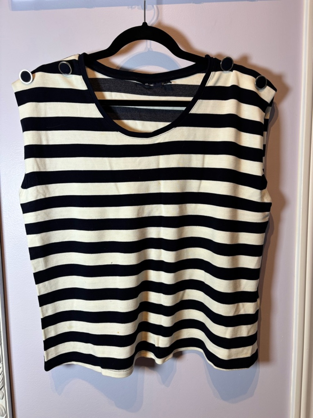 Kiabi Sleeveless Striped Sleeveless Tee with Buttons in Black and Cream Size XL